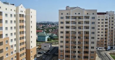 ЖК Софія Київська: каналізація тече по двору, будівництво зупинено